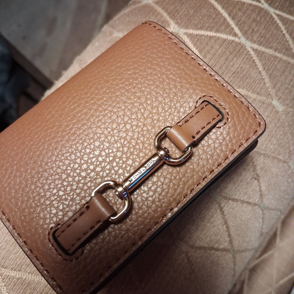 Michael Kors Tan Leather Wallet with Gold Zipper - Picture 3 of 4
